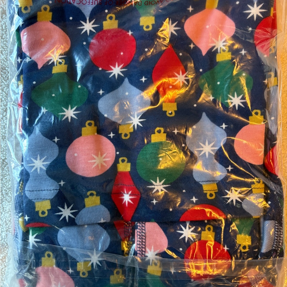 Hanna Andersson Festive Ornament Print Pajama Set, NWT. 4T. Unisex